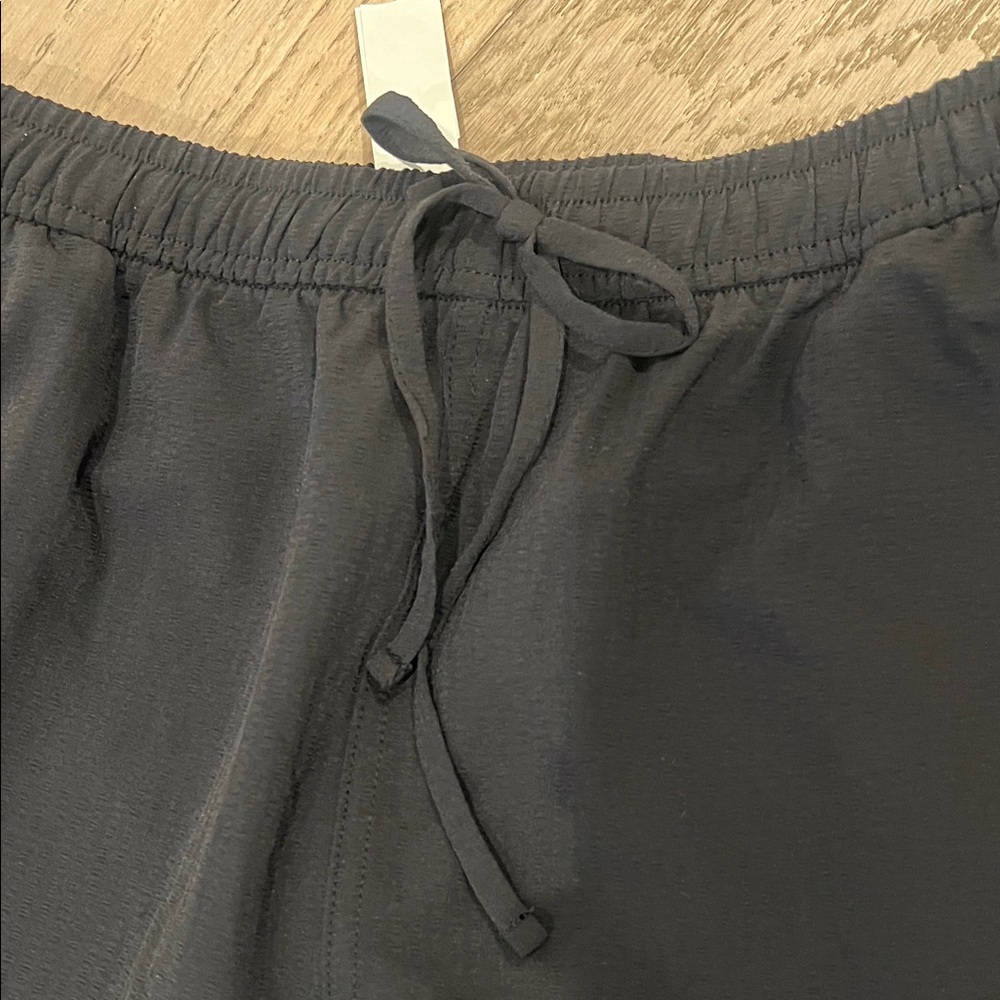 ALO Yoga Black Cargo Pants NWOT - Picture 3 of 5